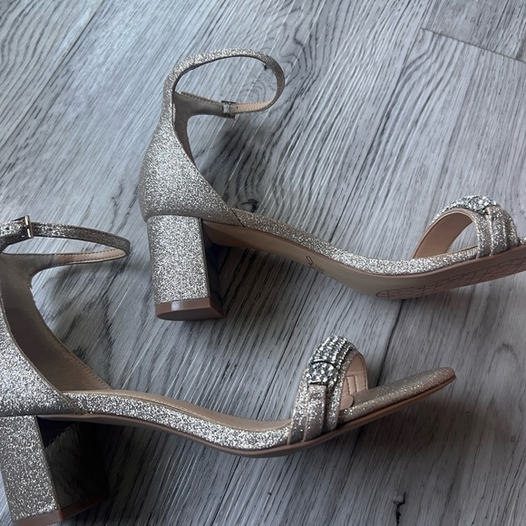 Jewel Badgley Mischka Brand Ramsay Open Toe Block Heel in Gold Glitter - Picture 4 of 6